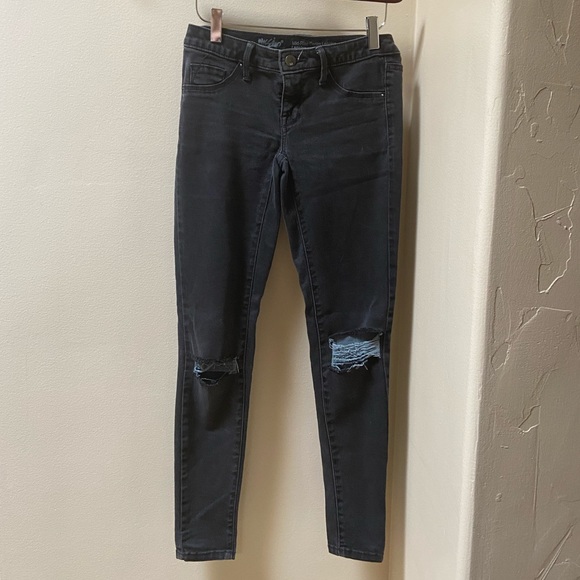 Mossimo black wash, distressed skinny jeans - Picture 1 of 5